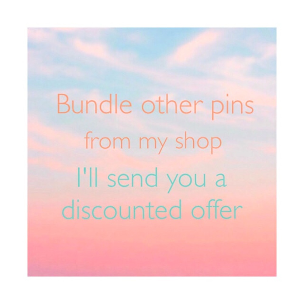 📚 Book Worm Enamel Pin - Picture 5 of 5